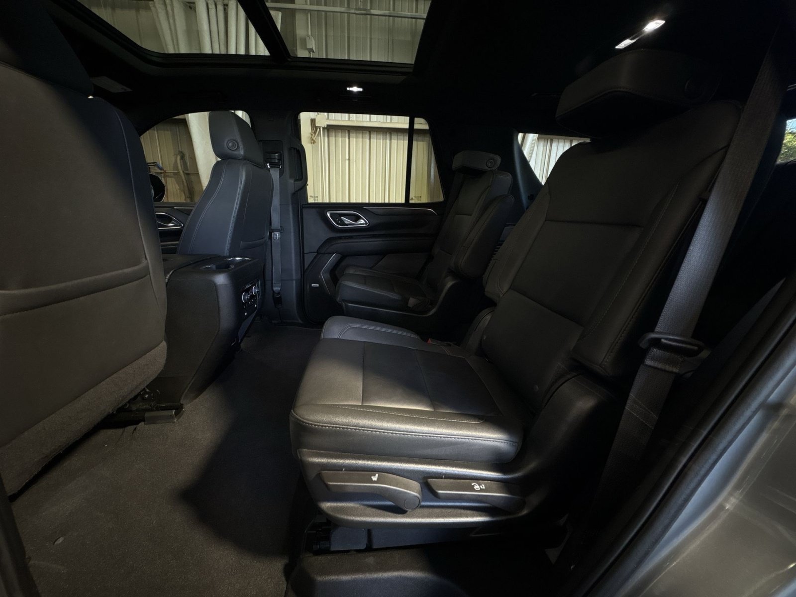 Used 2024 Chevrolet Tahoe Z71 w/ Luxury Package AWD/4WD image 25