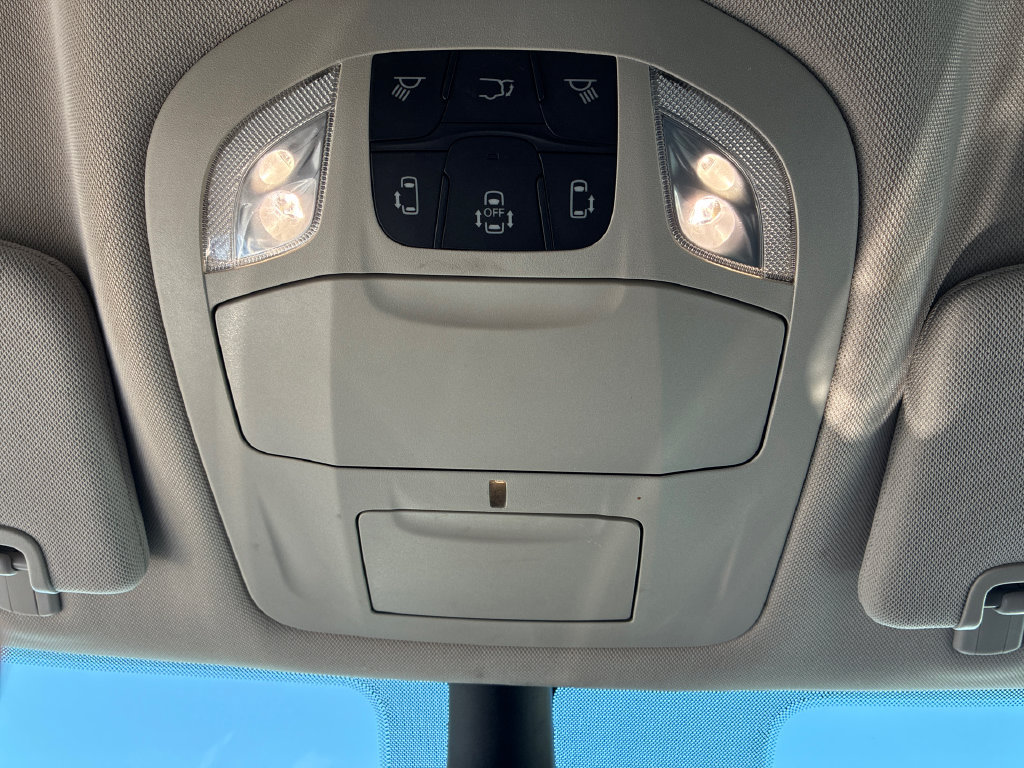 Used 2023 Chrysler Pacifica Touring-L FWD image 24