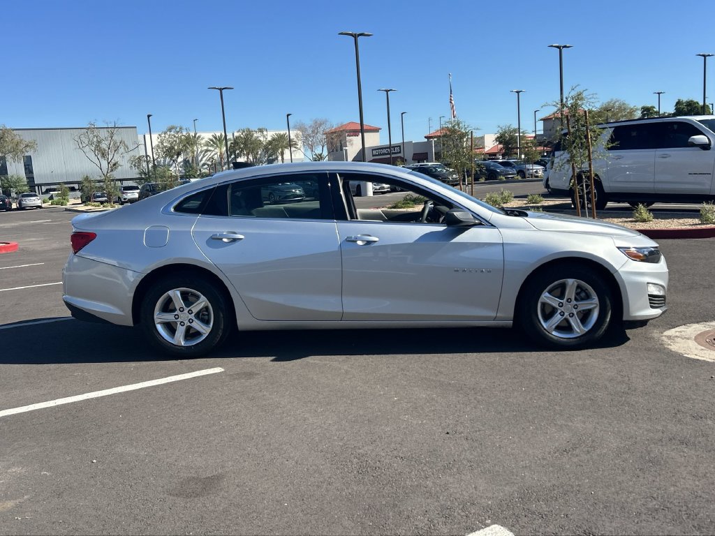 Used 2021 Chevrolet Malibu LS FWD image 2