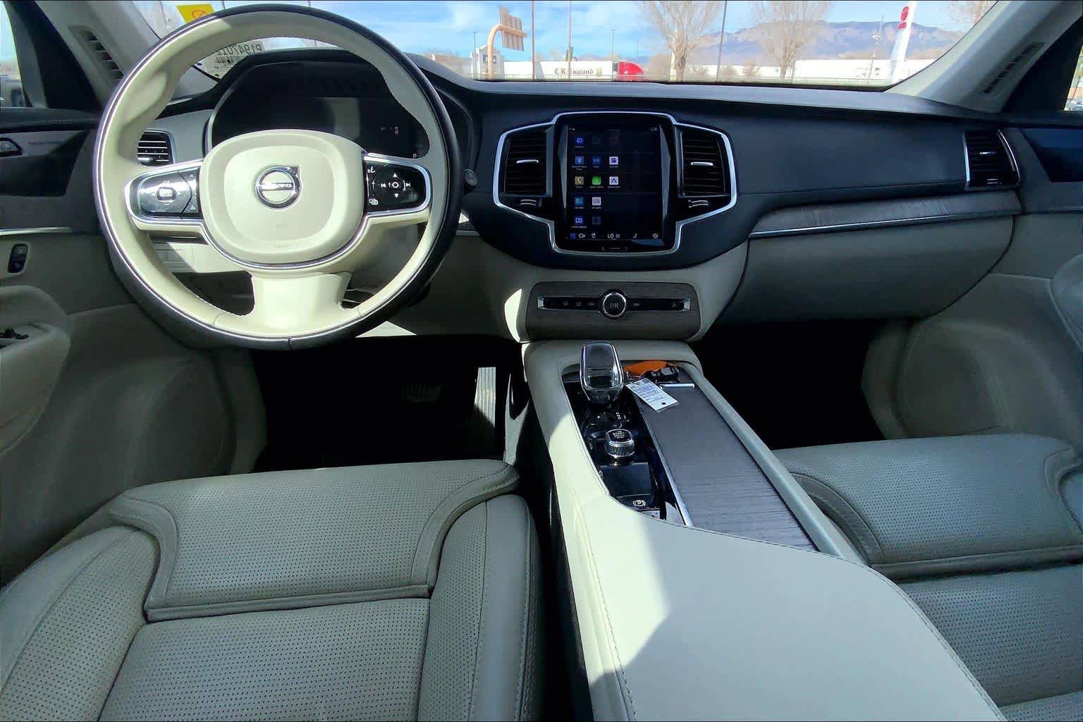 Used 2023 Volvo XC90 T8 Ultimate w/ Lounge Package image 16