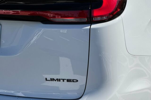 Certified 2025 Chrysler Pacifica Limited image 25
