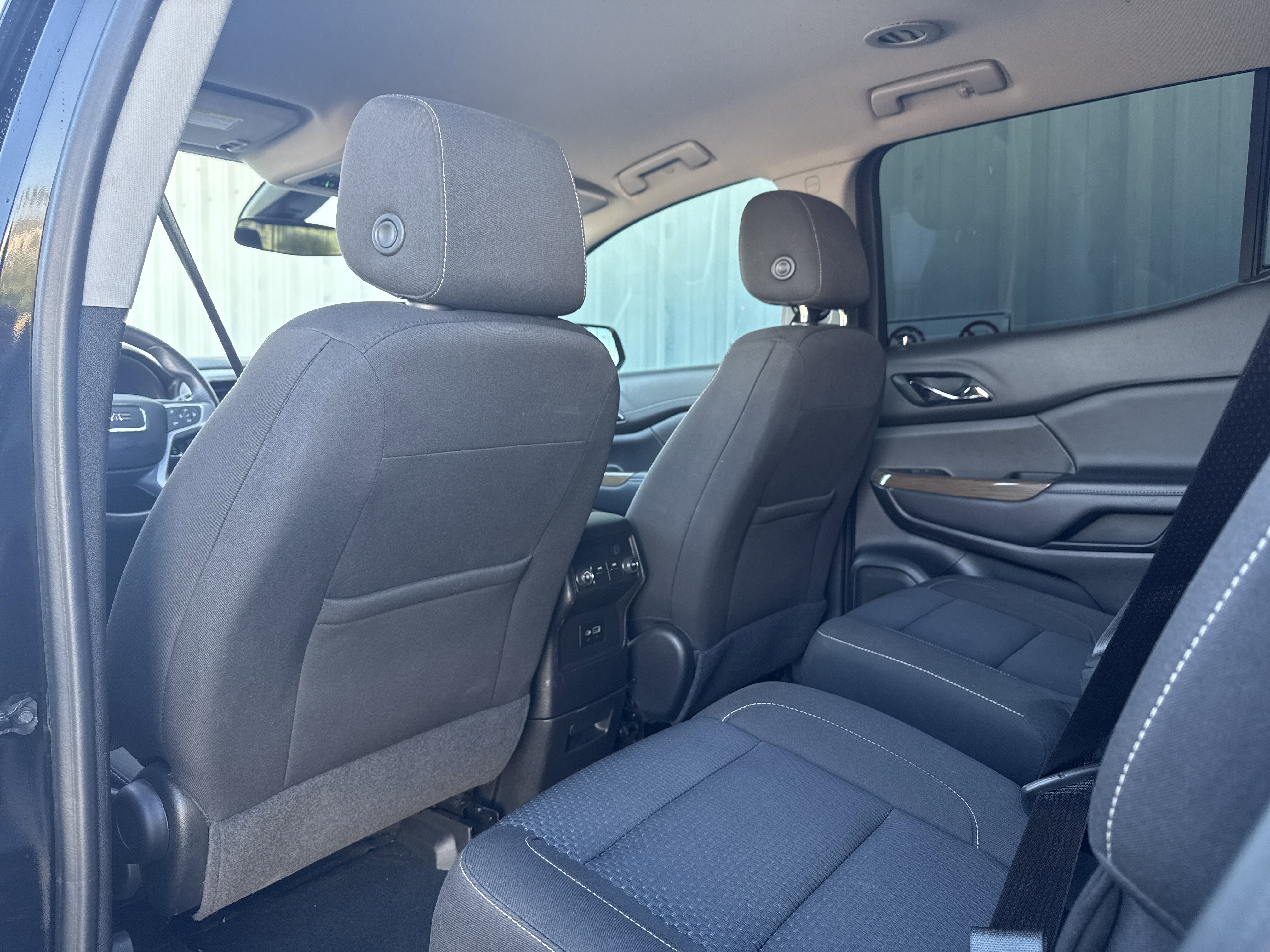 Used 2023 GMC Acadia SLE image 22