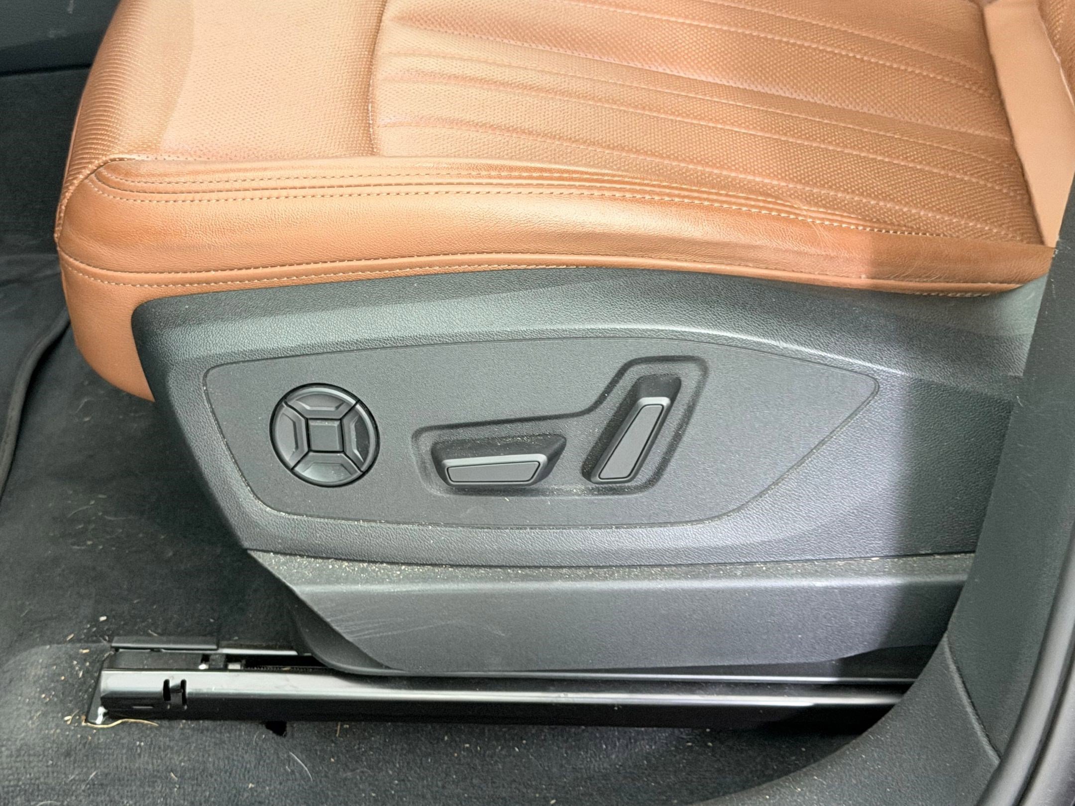 Certified 2022 Audi e-tron Premium Plus w/ Premium Plus Package AWD/4WD image 15