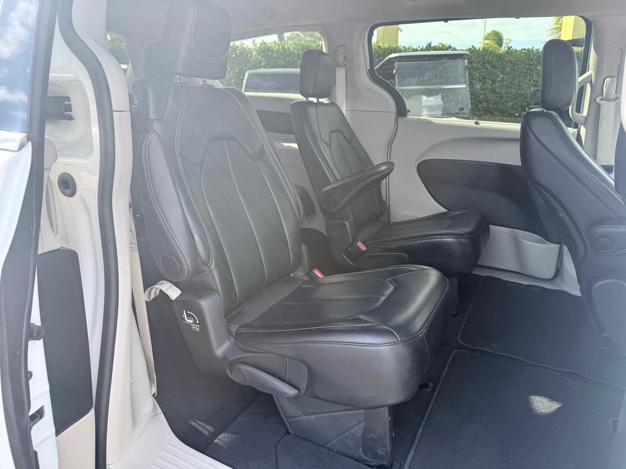 Used 2024 Chrysler Pacifica Touring-L image 20