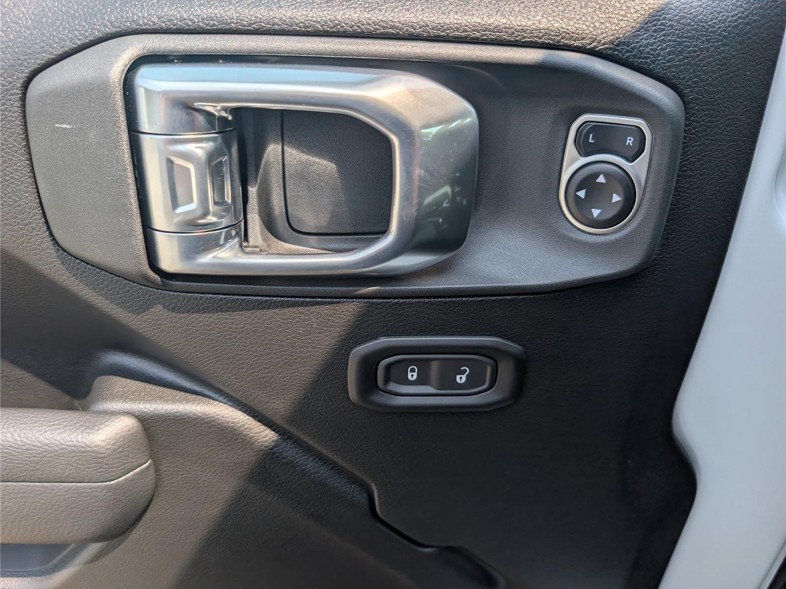 New 2026 Jeep Gladiator Sport AWD/4WD image 16