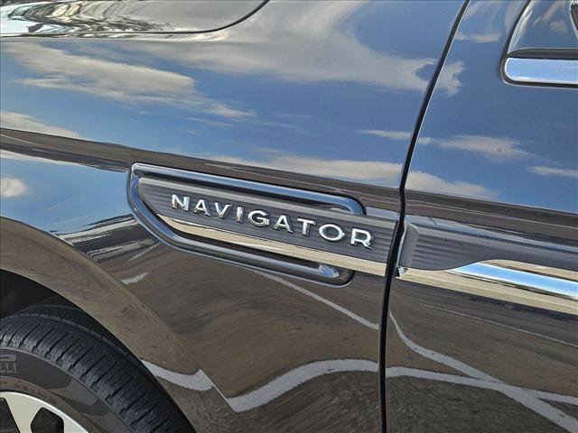 Used 2024 Lincoln Navigator Reserve image 10