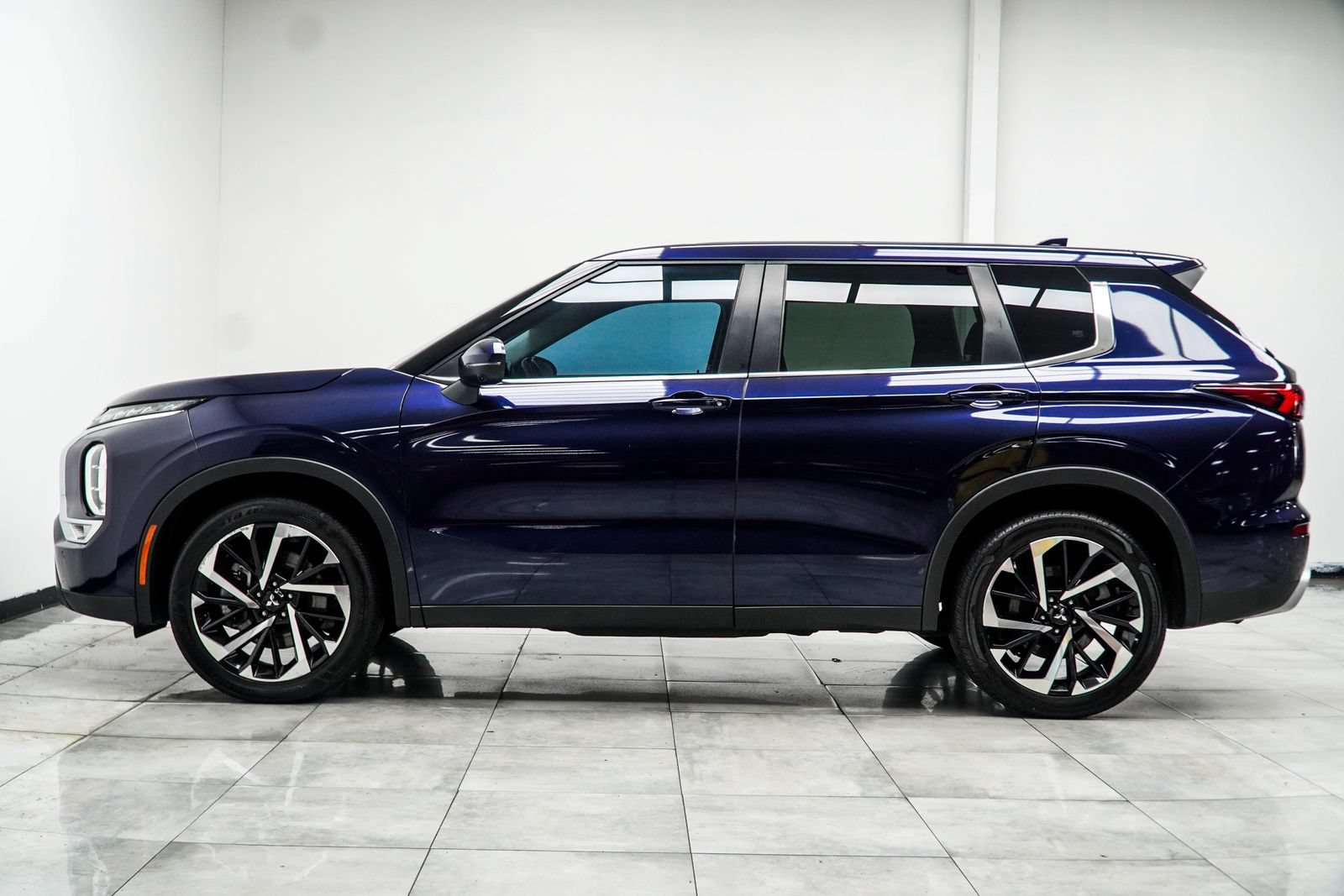 Used 2024 Mitsubishi Outlander SE FWD image 11