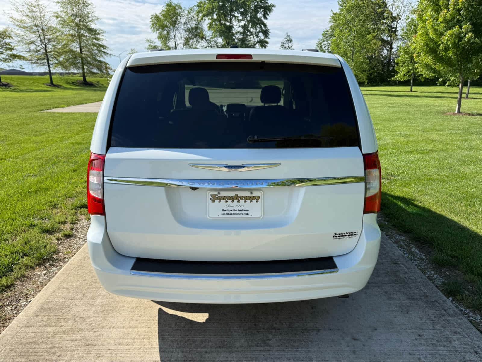 Used 2016 Chrysler Town & Country Touring FWD image 4