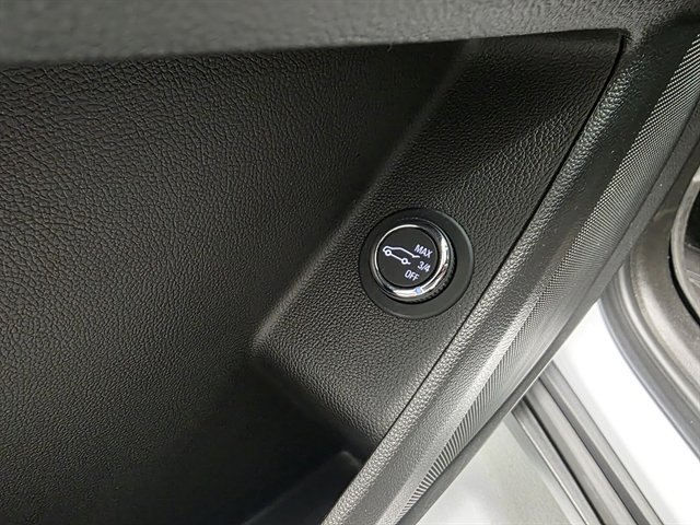 Used 2023 Chevrolet Traverse LT w/ LPO, Floor Liner Package image 27