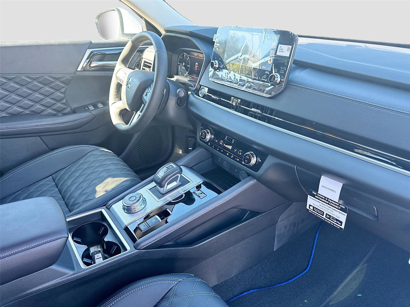 New 2025 Mitsubishi Outlander SEL image 30