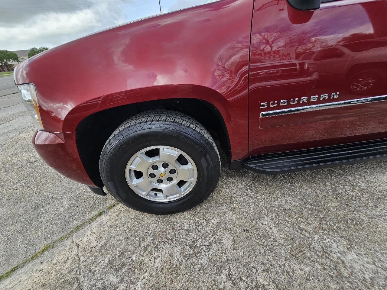 Used 2011 Chevrolet Suburban LT image 14