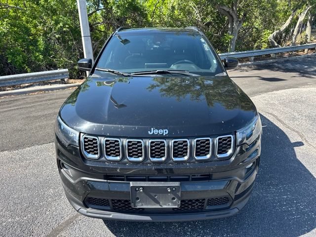 Used 2024 Jeep Compass Latitude AWD/4WD image 2