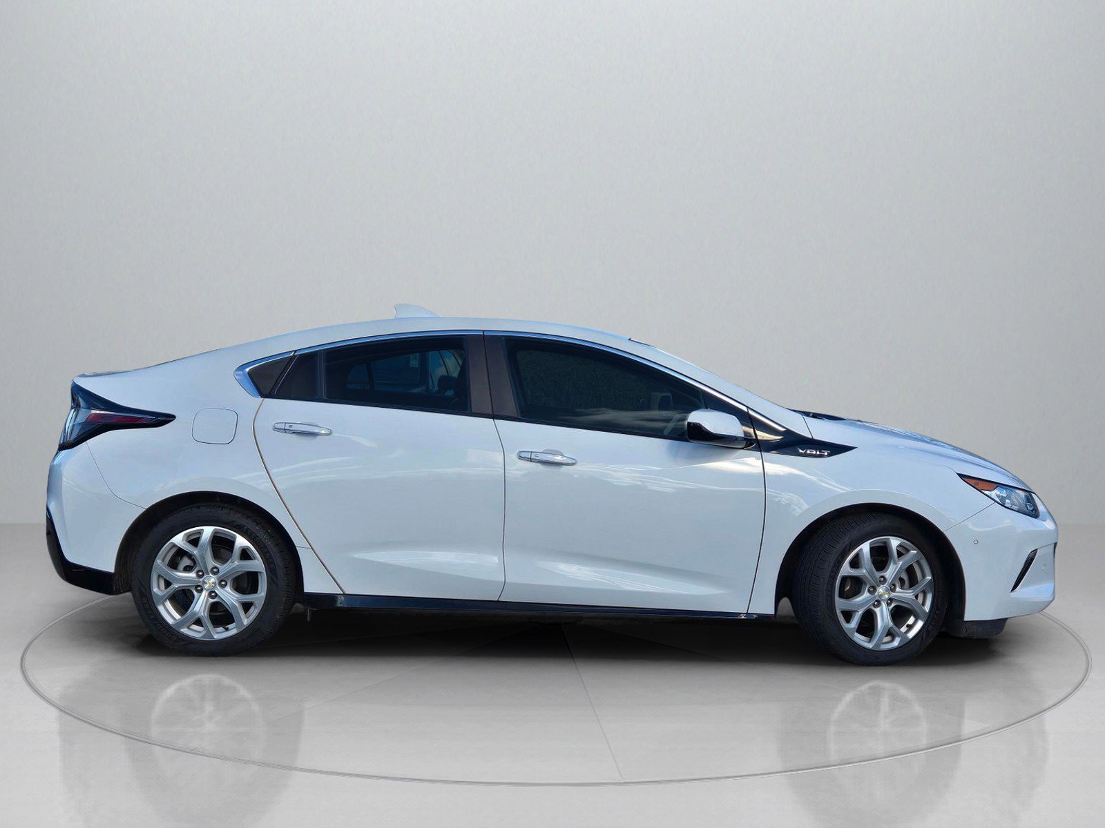 Used 2017 Chevrolet Volt Premier w/ Driver Confidence Package image 9