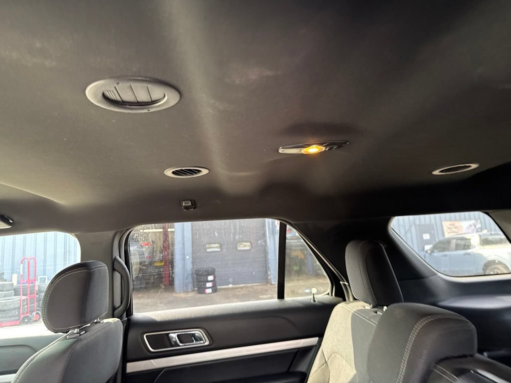 Used 2017 Ford Explorer XLT AWD/4WD image 45