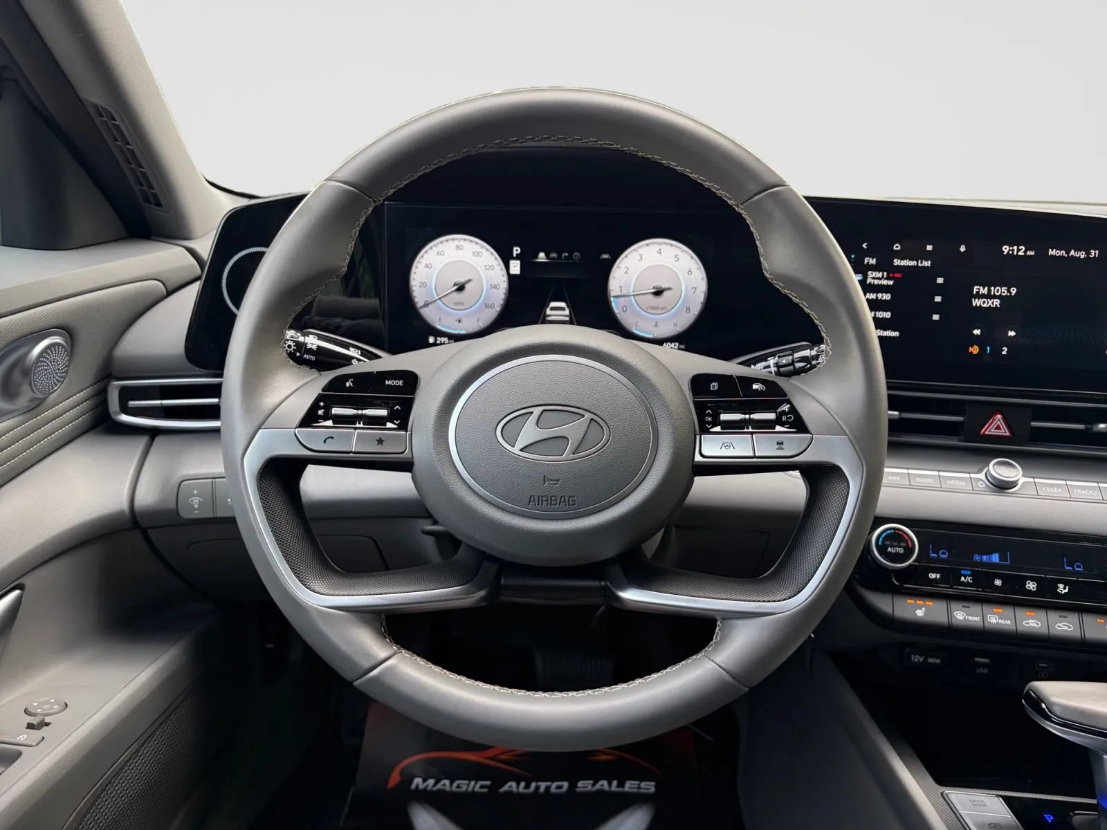Used 2025 Hyundai Elantra SEL FWD image 29