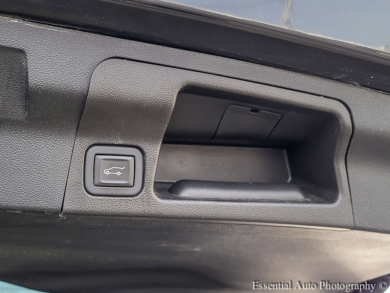 Used 2023 GMC Acadia AT4 w/ Technology Package image 30