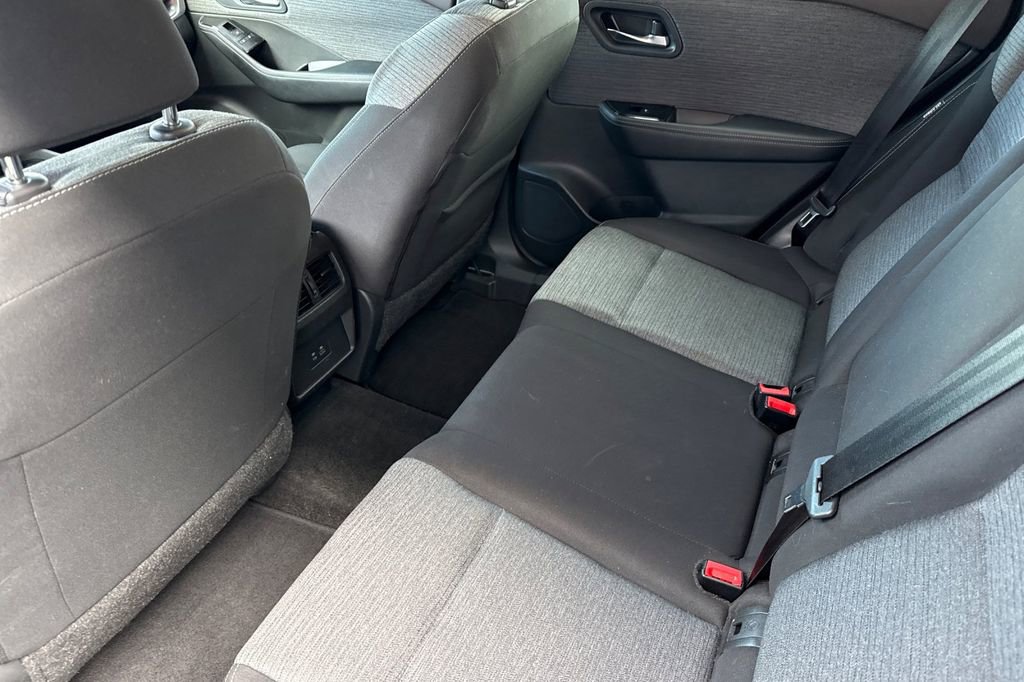 Used 2023 Nissan Rogue SV image 12