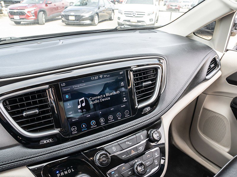 Used 2019 Chrysler Pacifica Limited FWD image 29