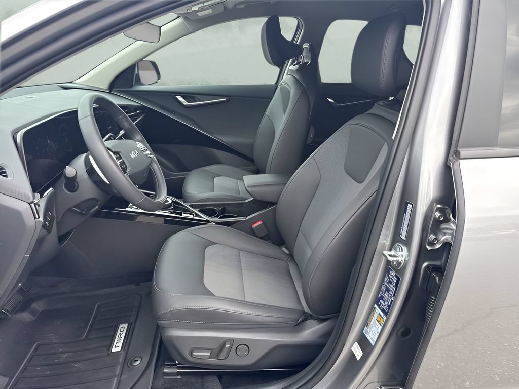 Used 2025 Kia Niro Wind w/ Wind Preserve Package FWD image 9