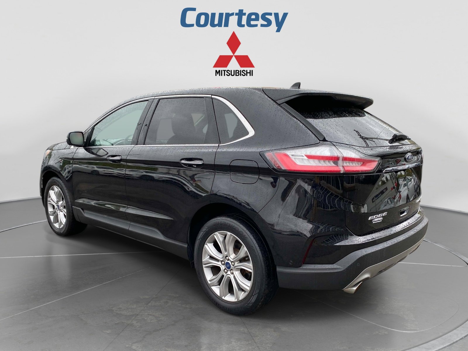 Used 2019 Ford Edge Titanium w/ Equipment Group 301A AWD/4WD image 3