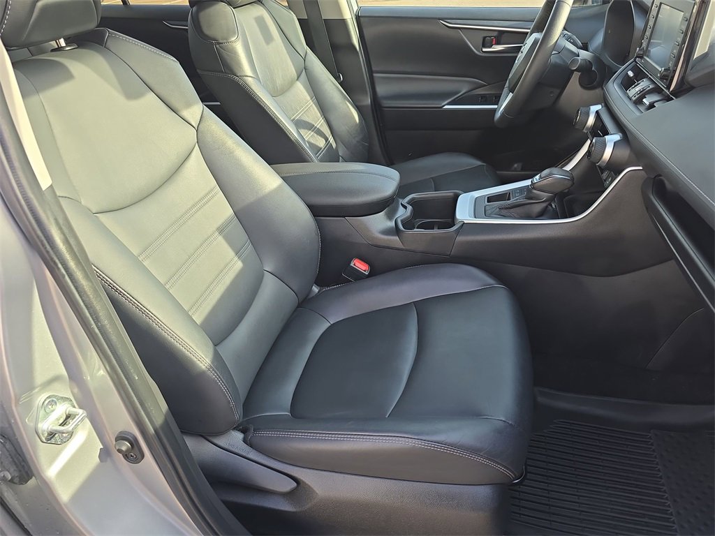Used 2022 Toyota RAV4 XLE Premium image 29
