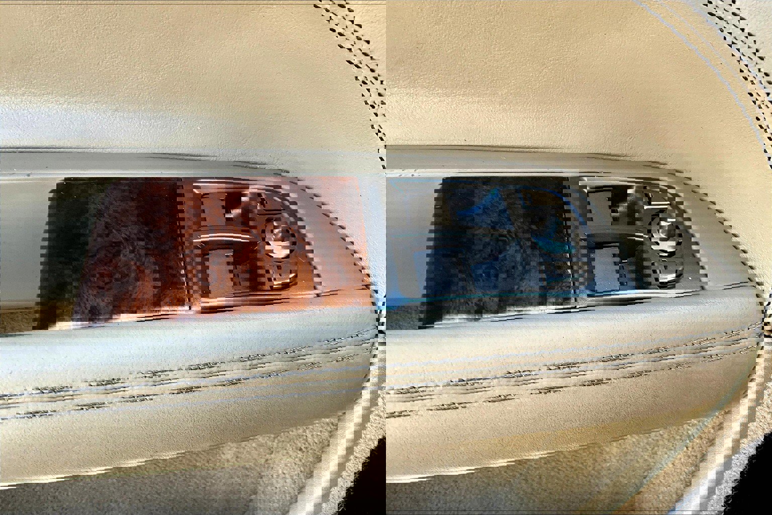 Used 2010 Jaguar XK Convertible image 33