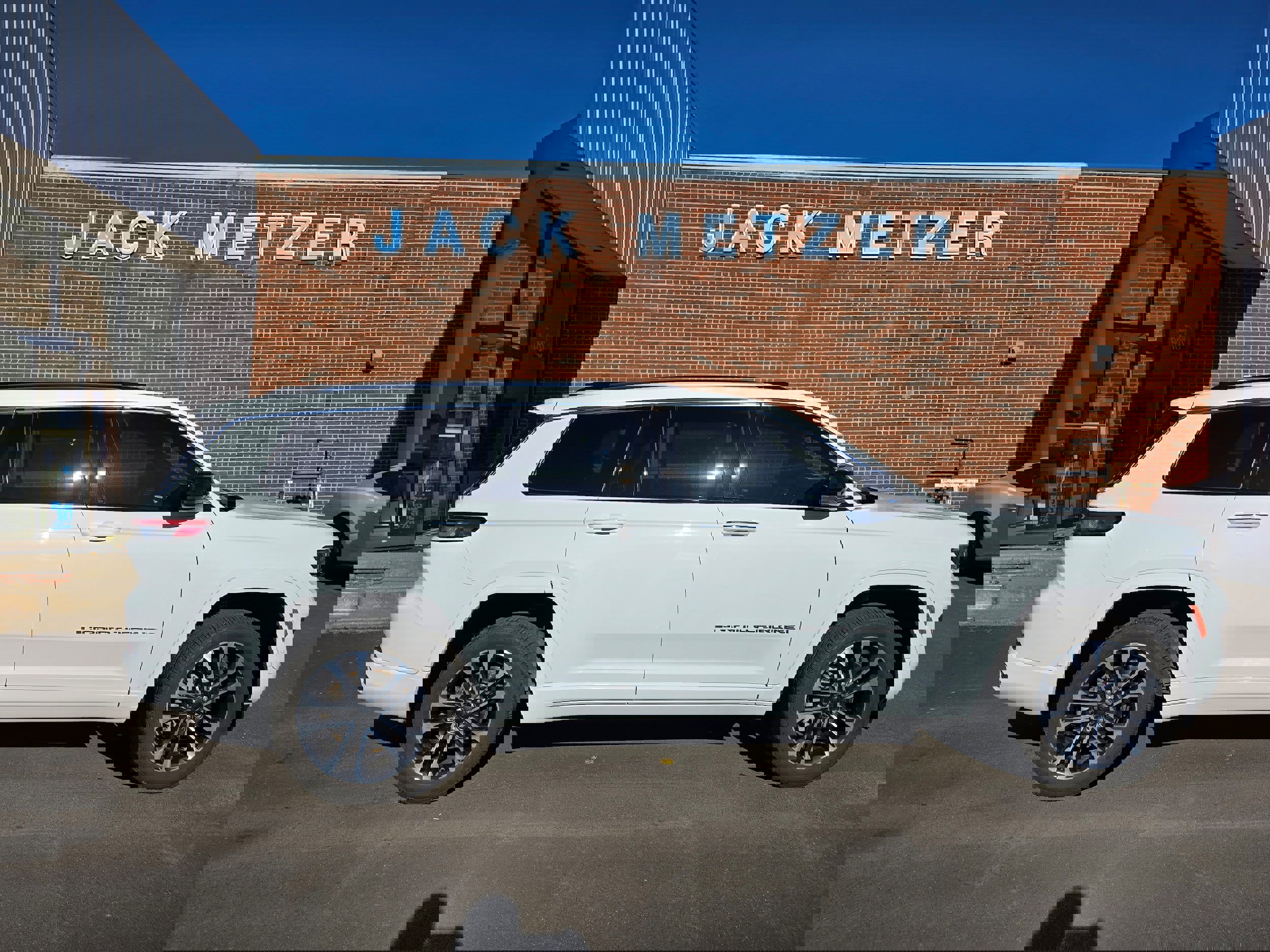 Used 2022 Jeep Grand Cherokee L Overland image 9