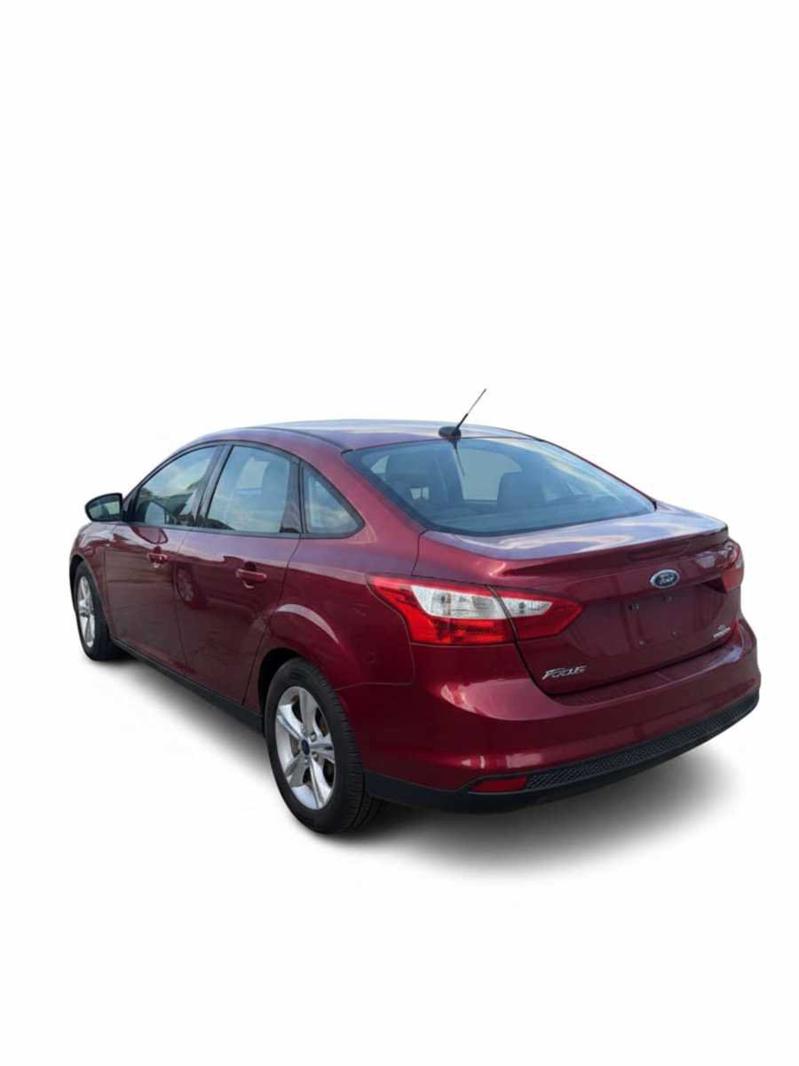 Used 2014 Ford Focus SE w/ SE Winter Package FWD image 5
