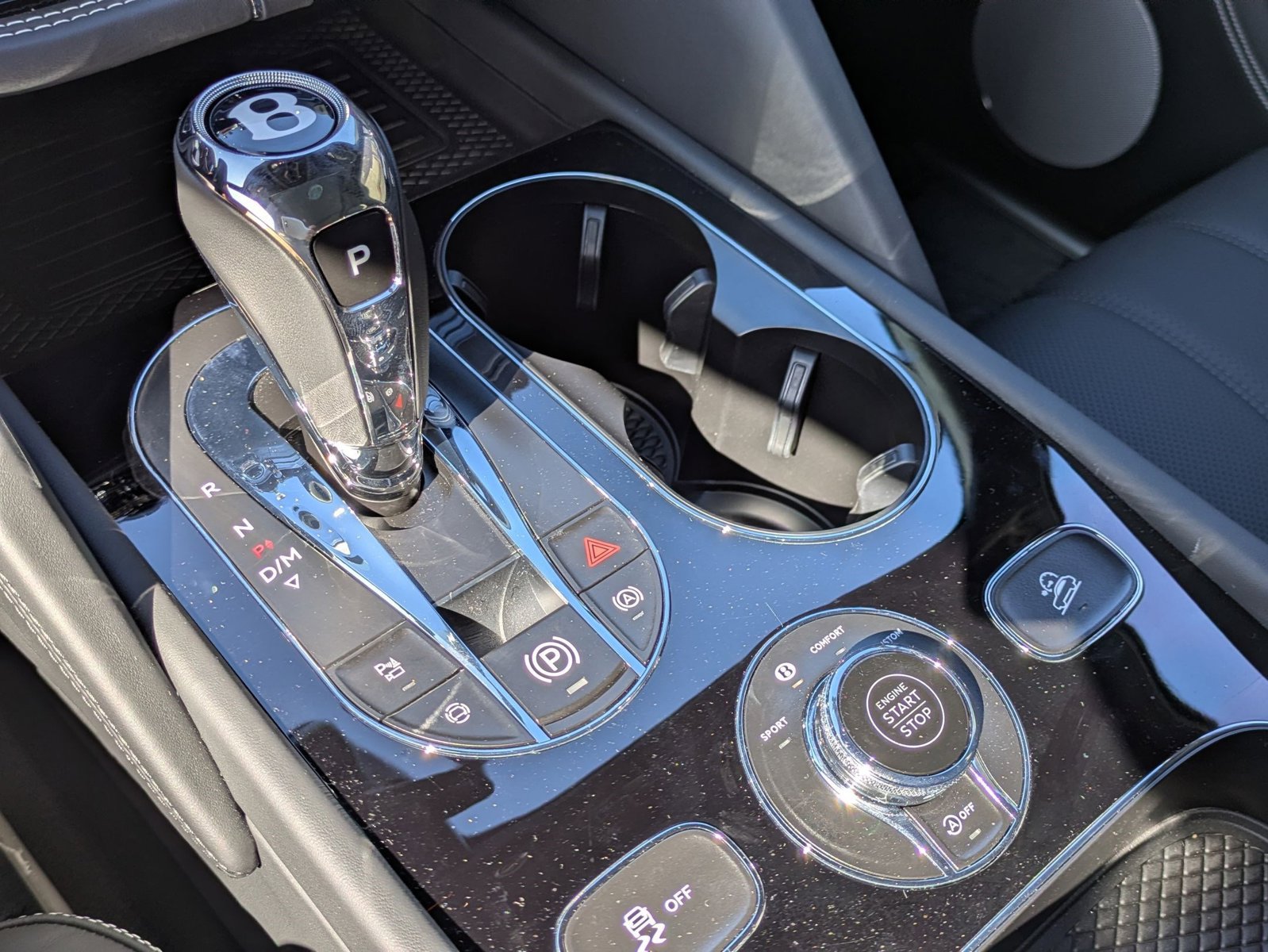 Certified 2025 Bentley Bentayga AWD/4WD image 20
