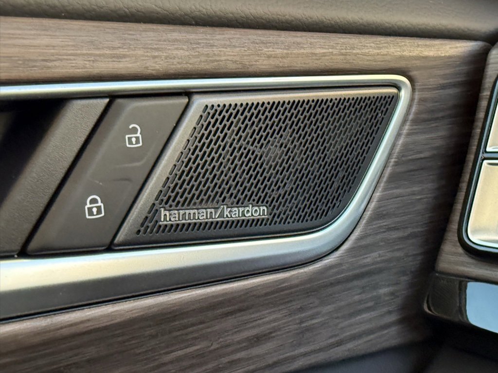 Used 2025 Volkswagen Atlas SEL Premium R-Line image 16