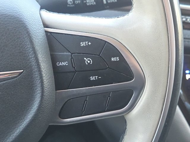 Used 2017 Chrysler Pacifica Limited w/ UConnect Theater Package FWD image 41
