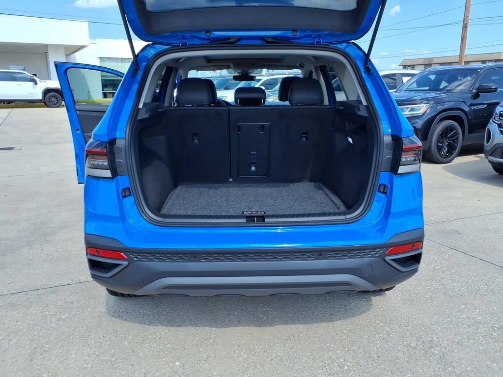 Certified 2025 Volkswagen Taos SE AWD/4WD image 22