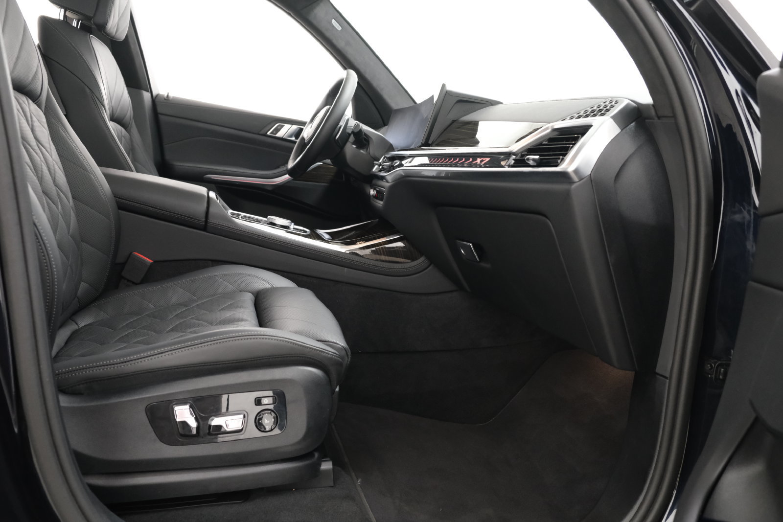Used 2025 BMW X7 xDrive40i w/ M Sport Package AWD/4WD image 43