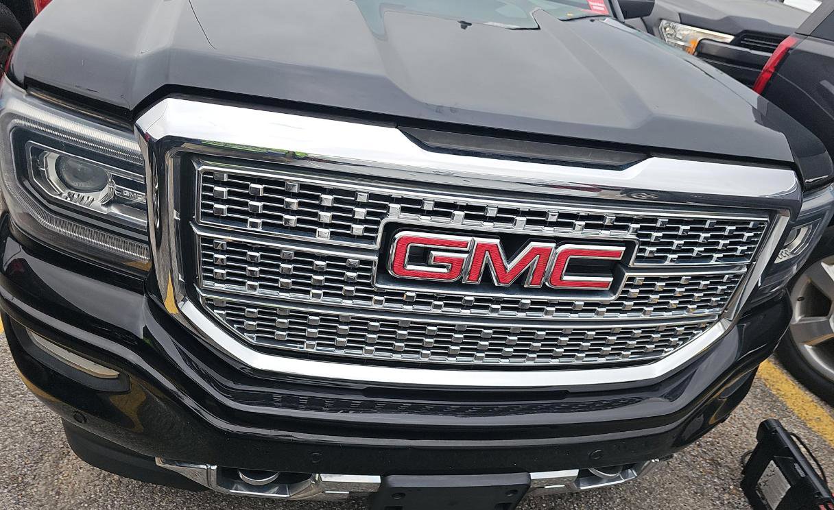 Used 2017 GMC Sierra 1500 Denali w/ Denali Ultimate Package AWD/4WD image 3