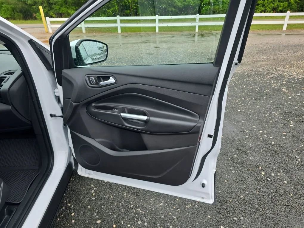 Used 2018 Ford Escape SE FWD image 39