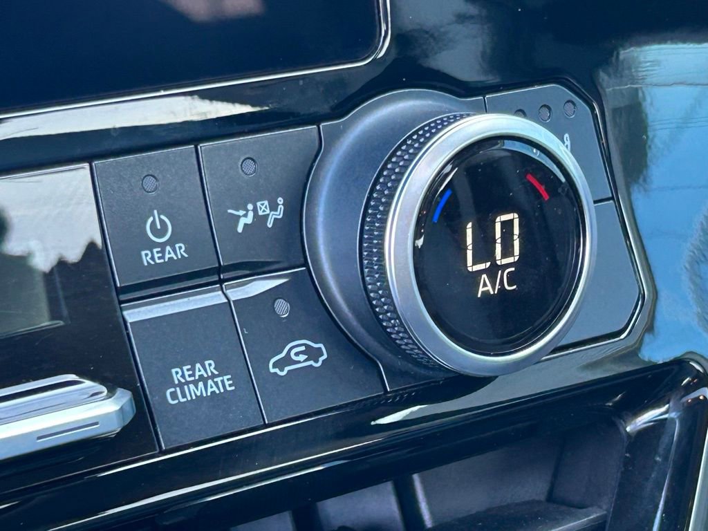 Used 2023 Toyota Highlander XLE FWD image 31