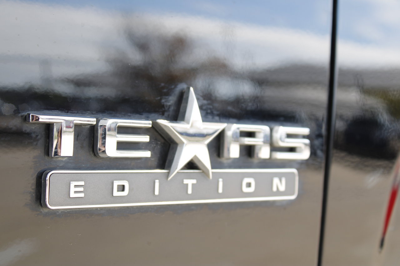 Used 2024 Chevrolet Tahoe LT w/ LT Signature Package AWD/4WD image 10