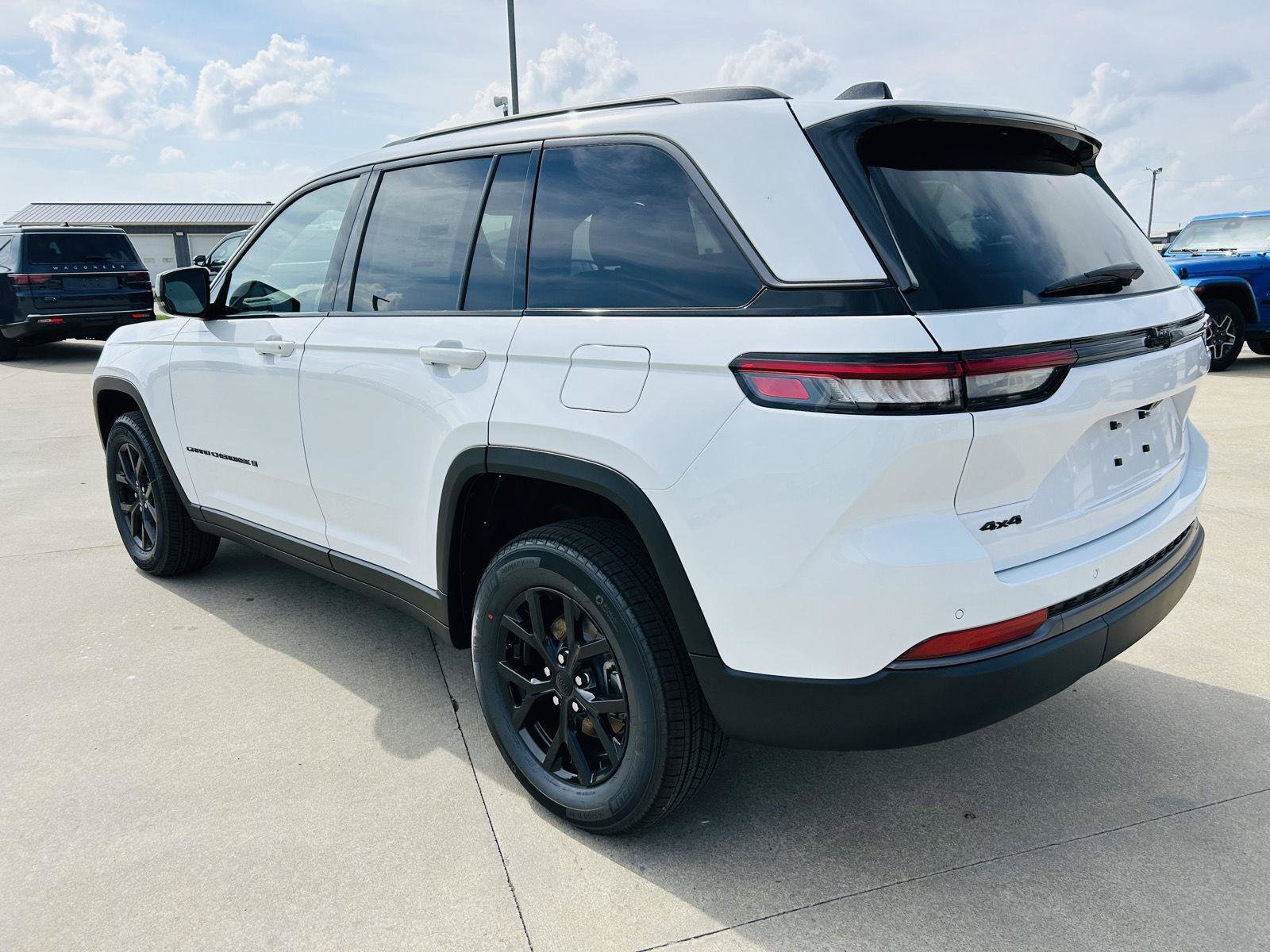 New 2026 Jeep Grand Cherokee Altitude AWD/4WD image 37