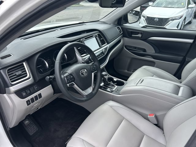 Used 2019 Toyota Highlander XLE FWD image 10
