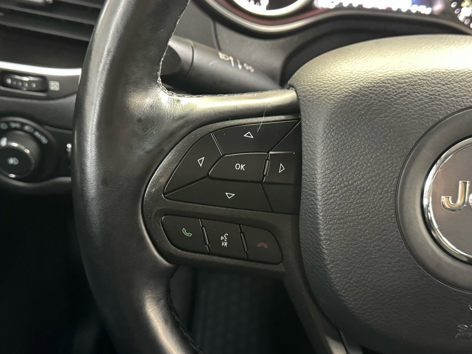 Used 2021 Jeep Cherokee Trailhawk w/ Comfort/Convenience Group image 21