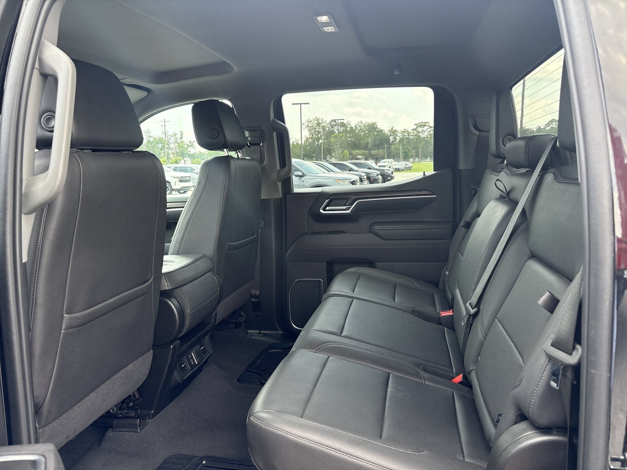 Used 2025 GMC Sierra 1500 SLT AWD/4WD image 16