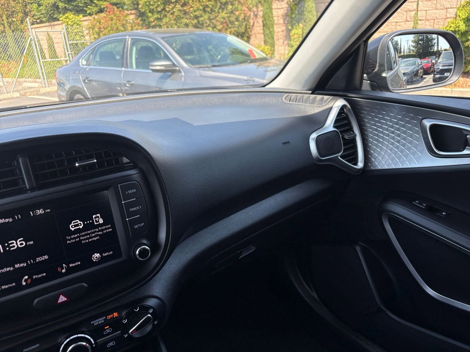 Used 2025 Kia Soul LX w/ LX Technology Package FWD image 33