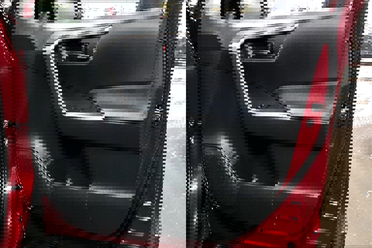 Used 2021 Toyota RAV4 LE image 23