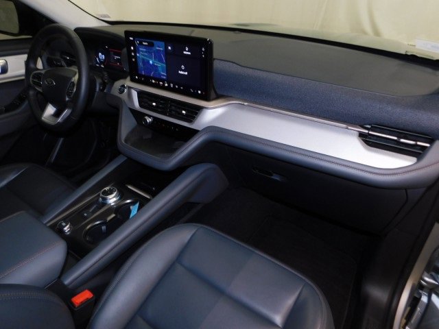 Used 2025 Ford Explorer Active w/ Active Comfort Package image 19