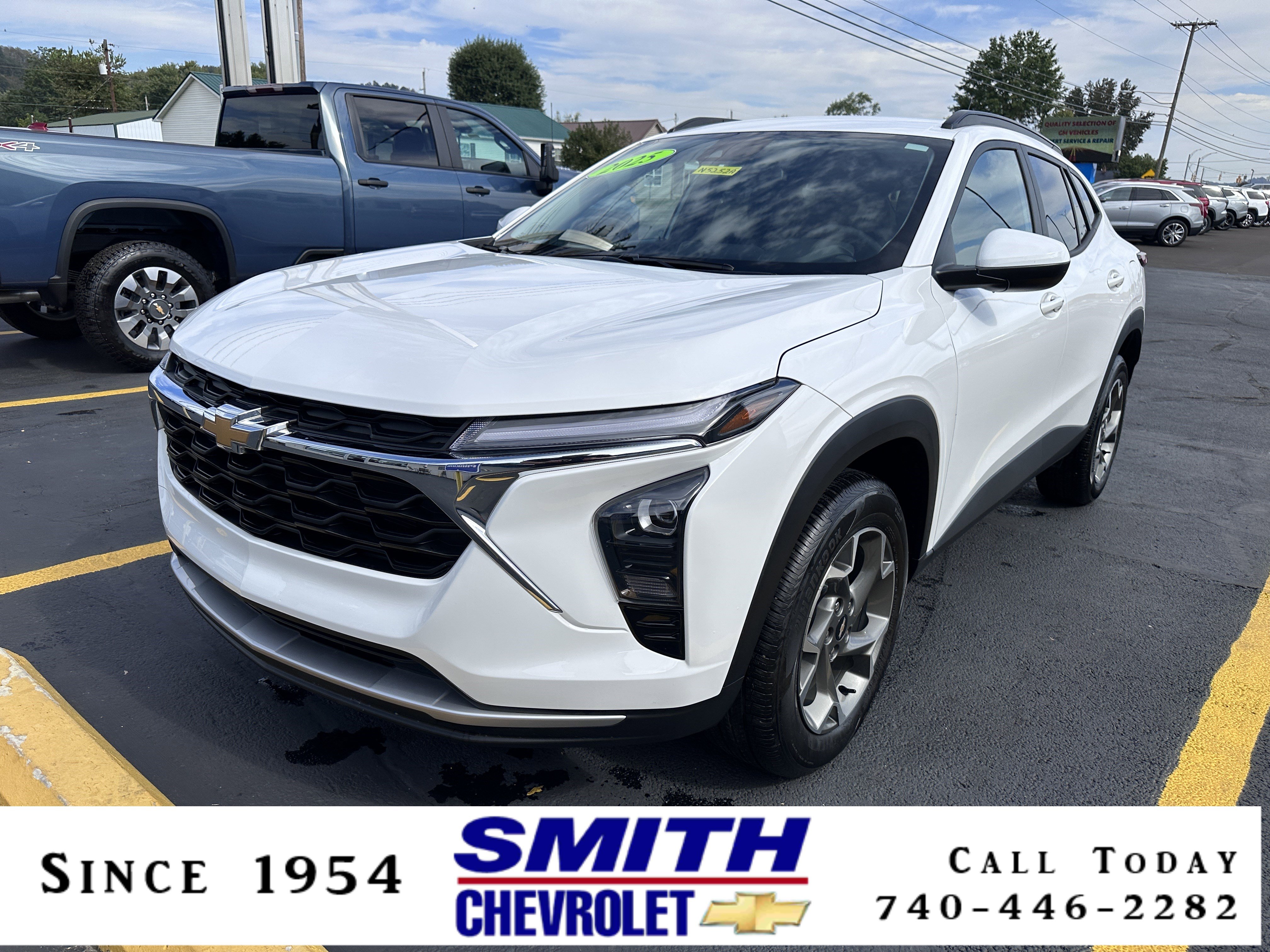 Used 2025 Chevrolet Trax LT w/ Driver Confidence Package image 1