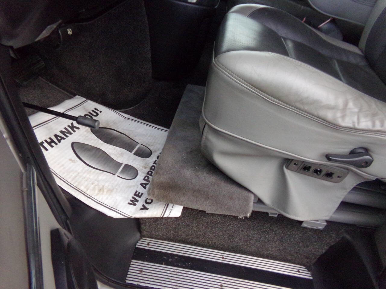 Used 2010 GMC Savana 1500 w/ Preferred Equipment Group image 49