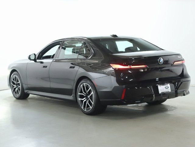 Used 2025 BMW 740i xDrive image 5