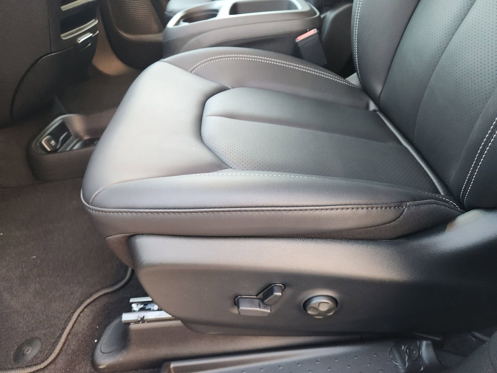 New 2026 Chrysler Pacifica Select image 19