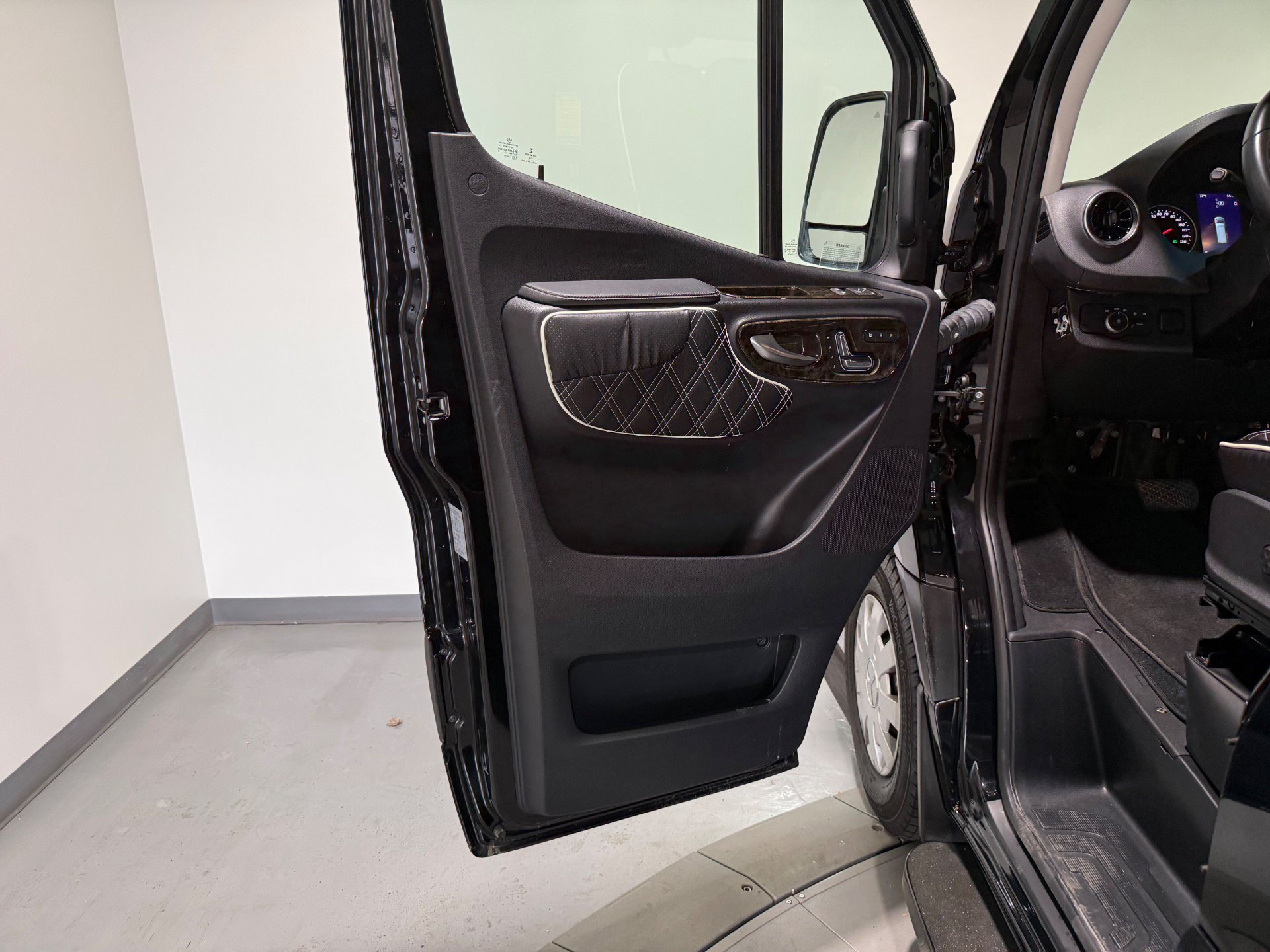 Used 2022 Mercedes-Benz Sprinter 3500 image 30