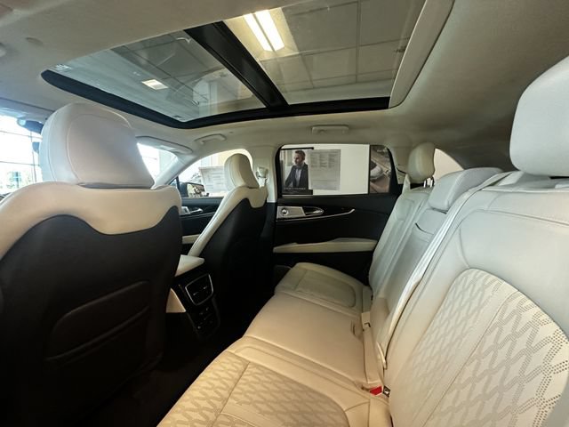 Certified 2022 Lincoln Nautilus Black Label w/ Cargo Utility Package AWD/4WD image 17